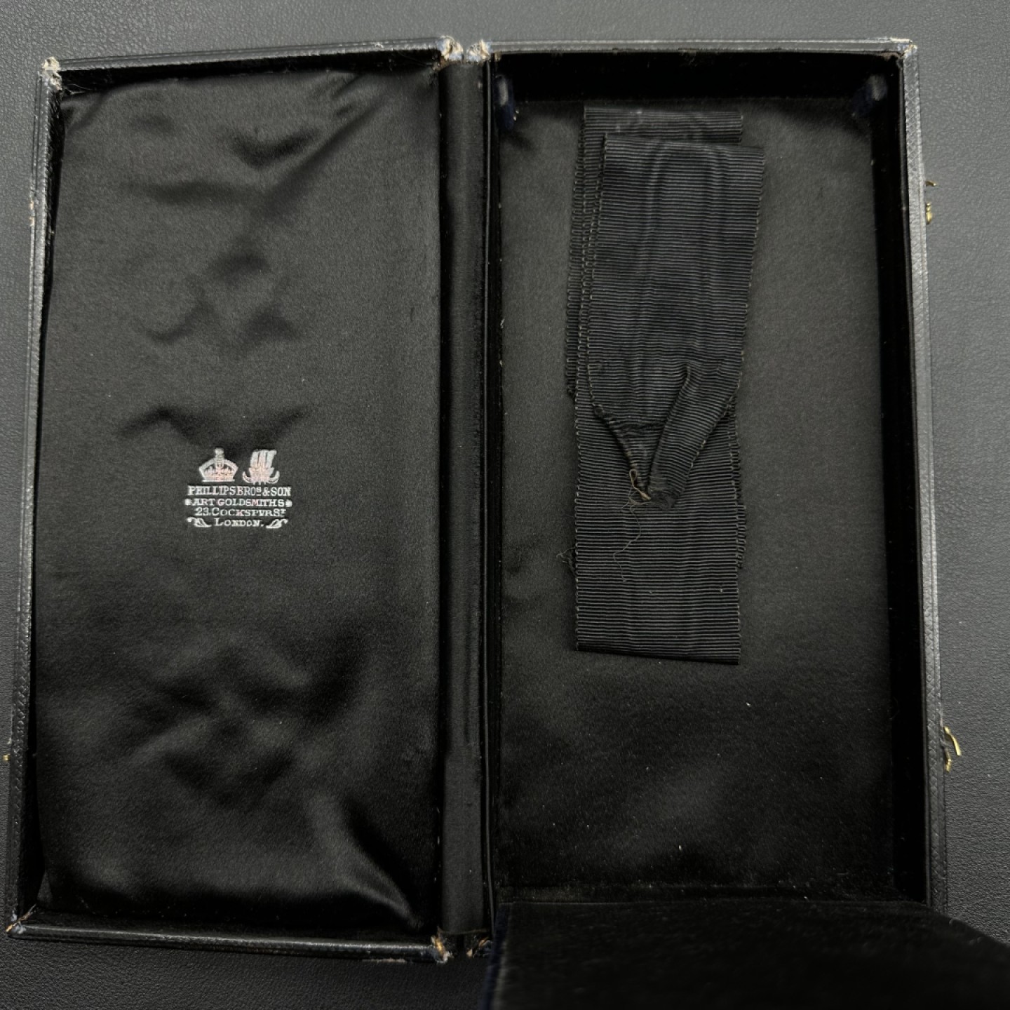 勋章交易所10月8日国庆终拍 英国大军官级圣约翰勋章