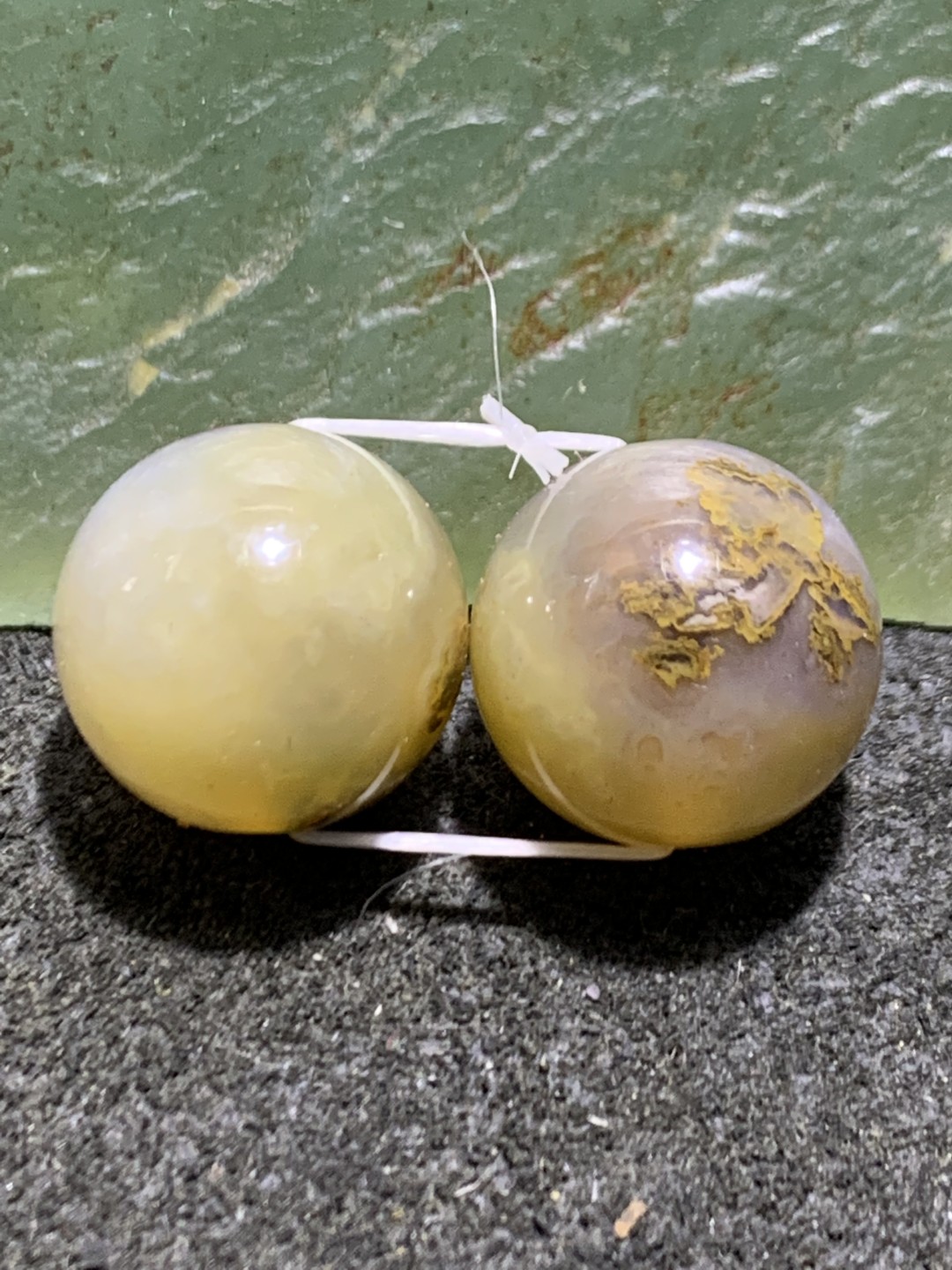 天然阜新黄金水草玛瑙腰珠一对