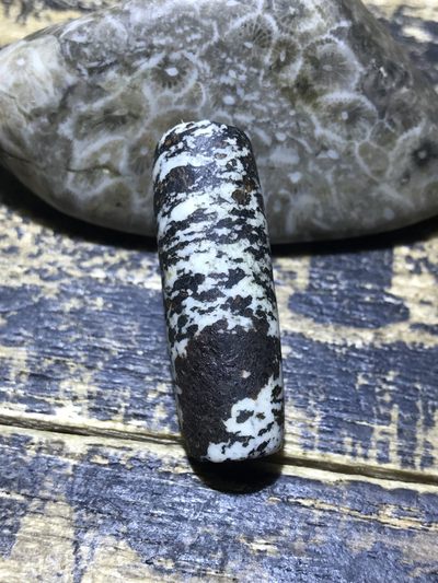 麻岩管珠一颗， - 麻岩管珠一颗，