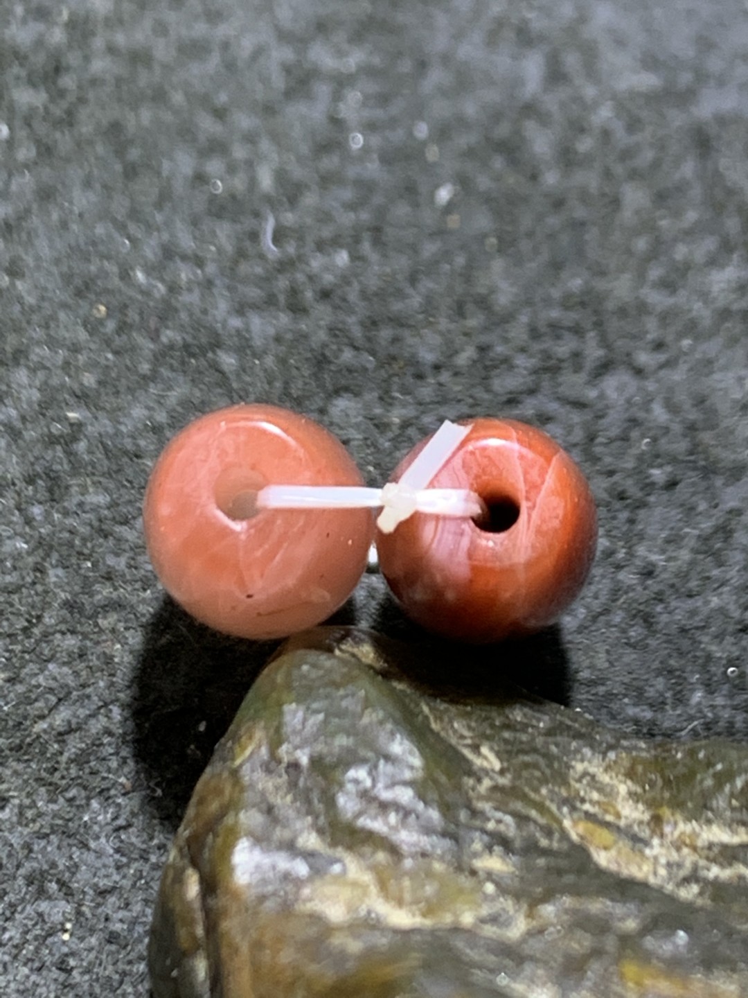 精美川料南红玛瑙桶珠一对，