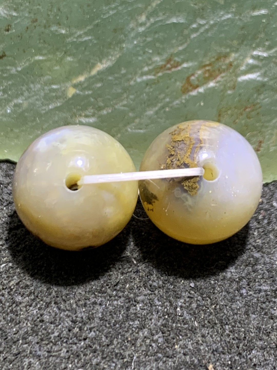天然阜新黄金水草玛瑙腰珠一对