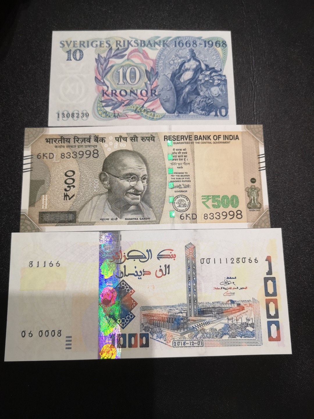 《外钞收藏家》第二百零六期 瑞典10克朗、印度500、阿尔及利亚1000 三张一起 全新UNC