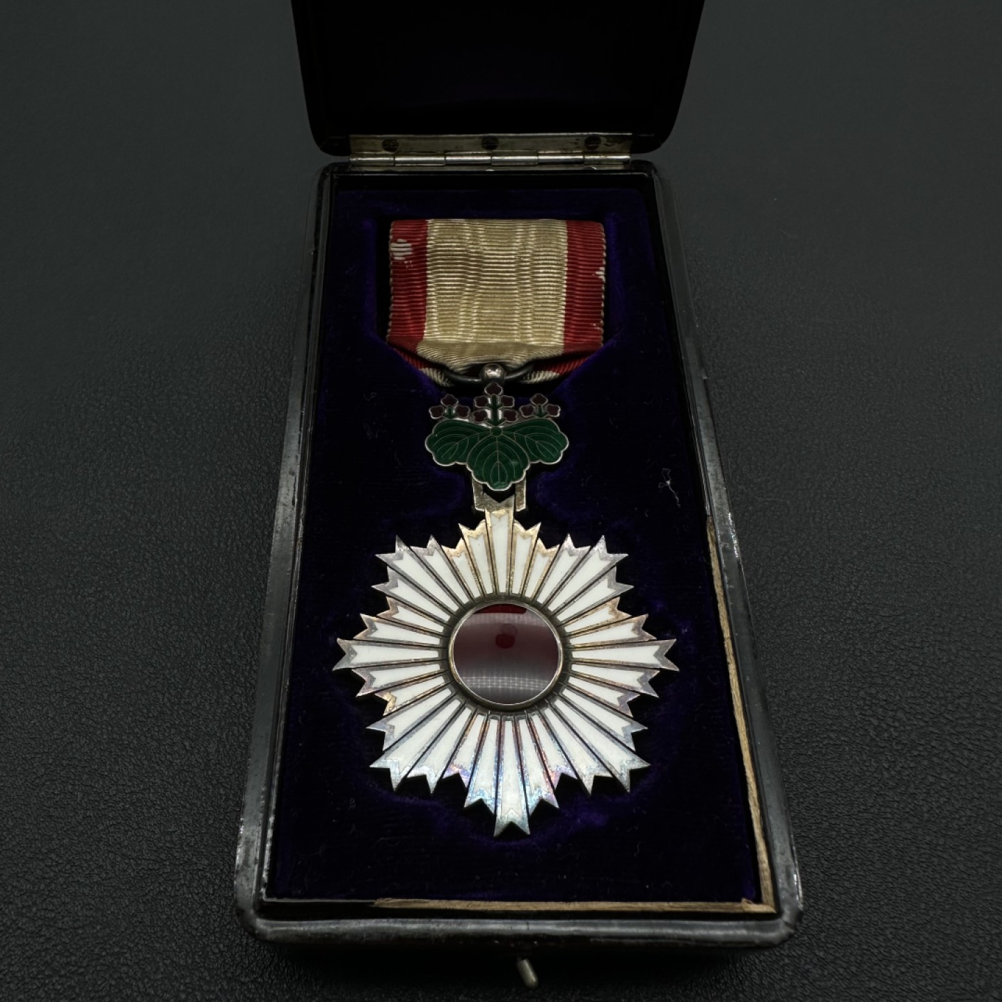 勋章交易所10月8日国庆终拍 日本早期五等旭日勋章