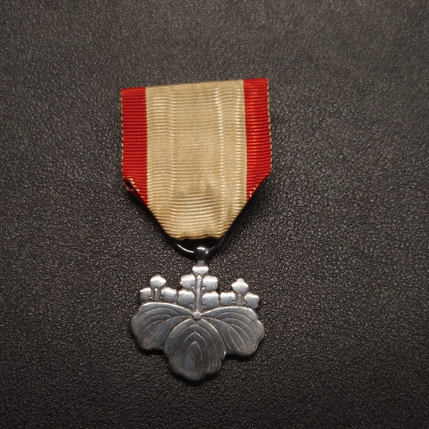 勋章奖章交易所10月6日群卖 日本银质八等白叶奖章