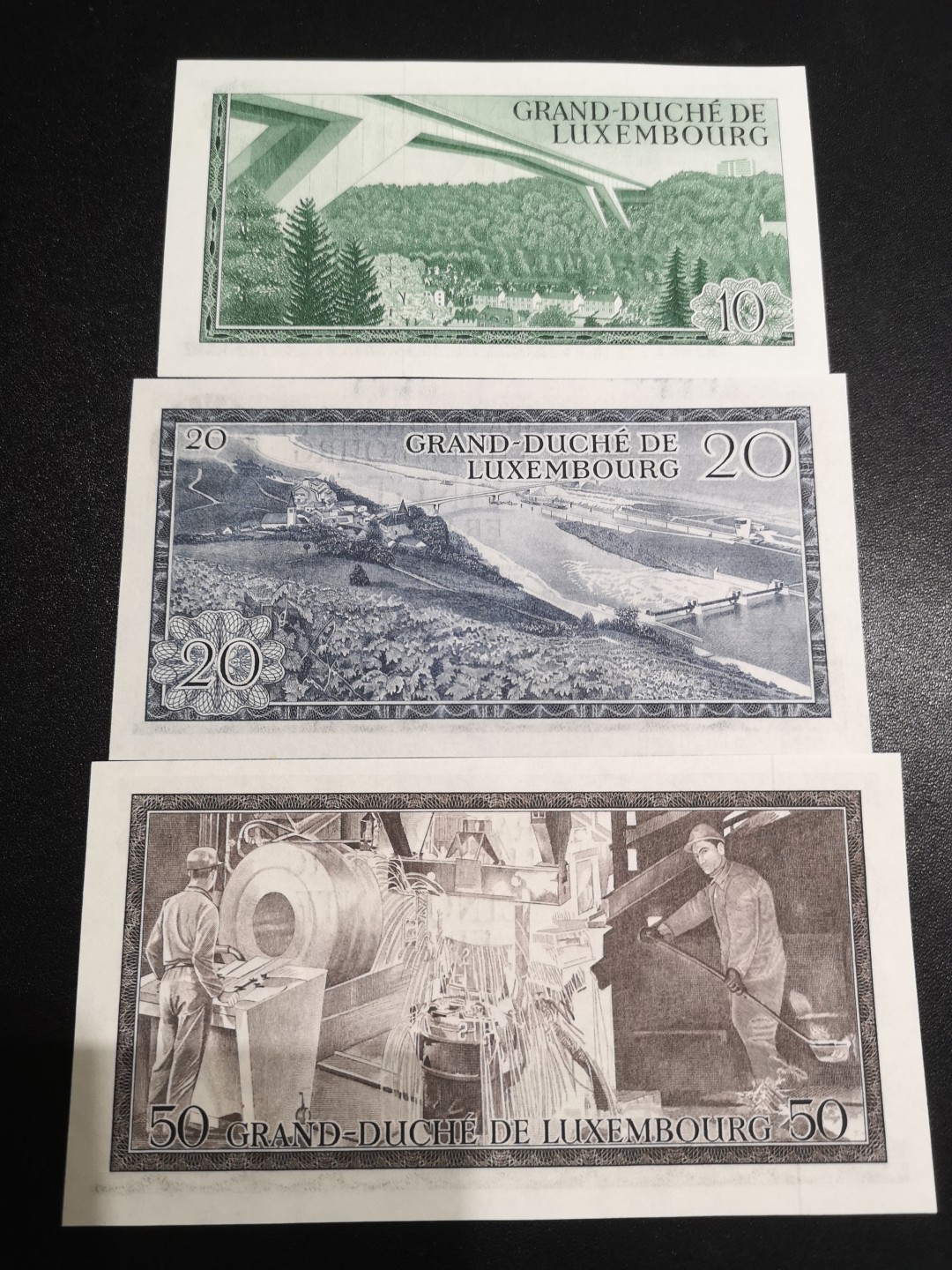 《外钞收藏家》第二百零六期 卢森堡1966-1972年10、20、50小全套 UNC