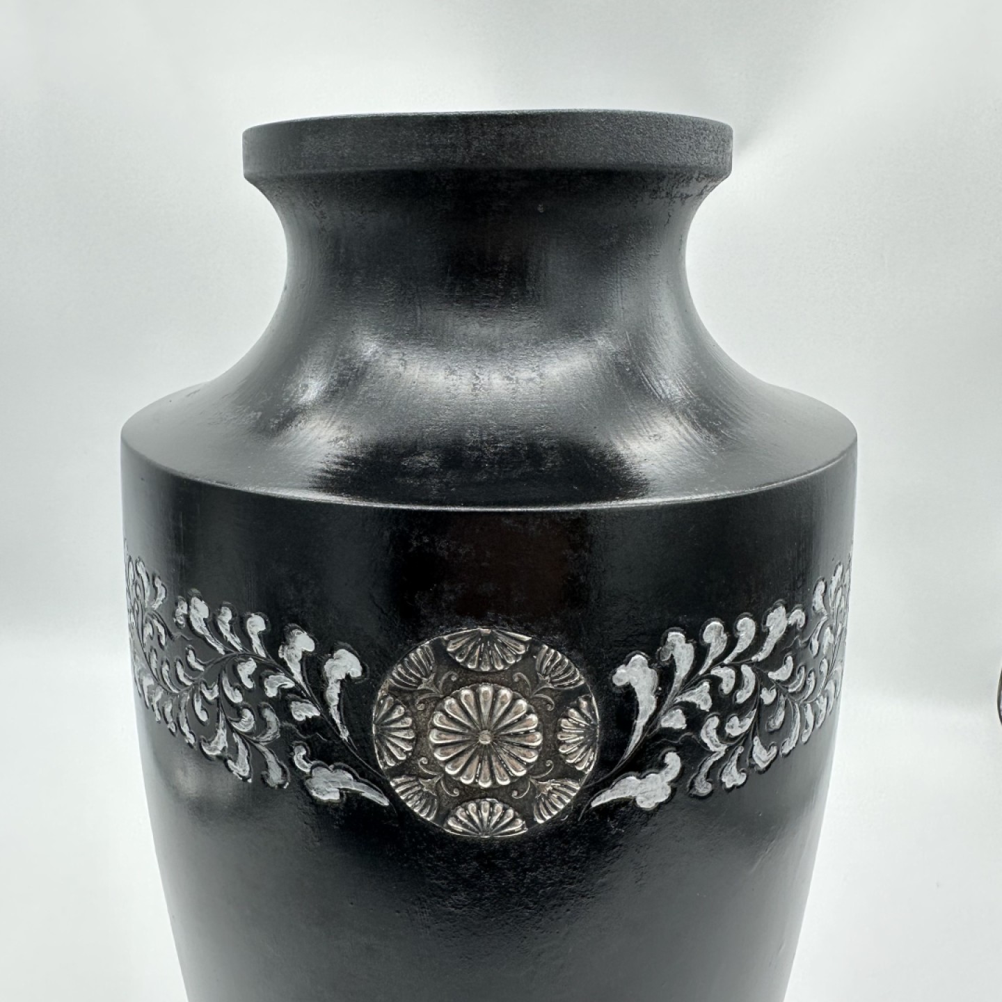 勋章交易所10月8日国庆终拍 日本闲院宫载仁亲王下赐花瓶