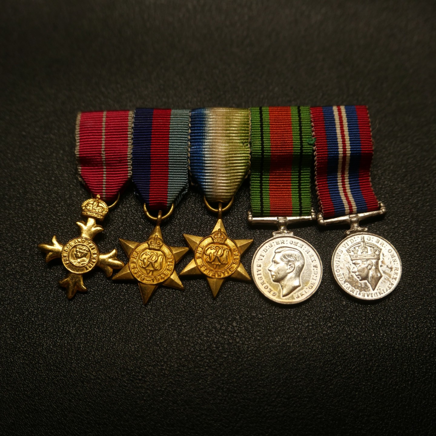 勋章奖章交易所10月6日群卖 英国军版OBE联排迷你奖章