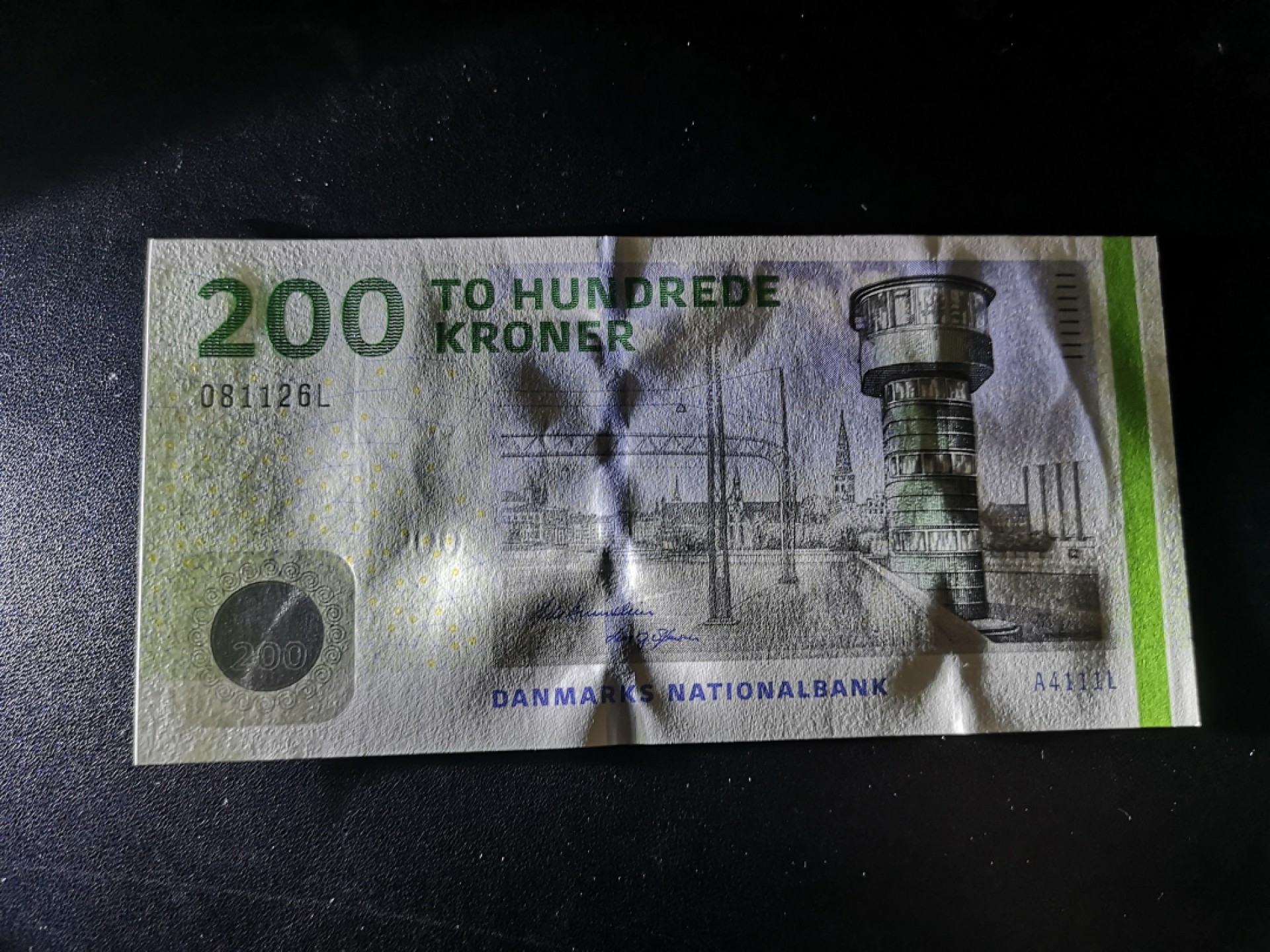 《外钞收藏家》第二百零六期 丹麦桥版200克朗 无47 全新有一道压痕 非贯穿