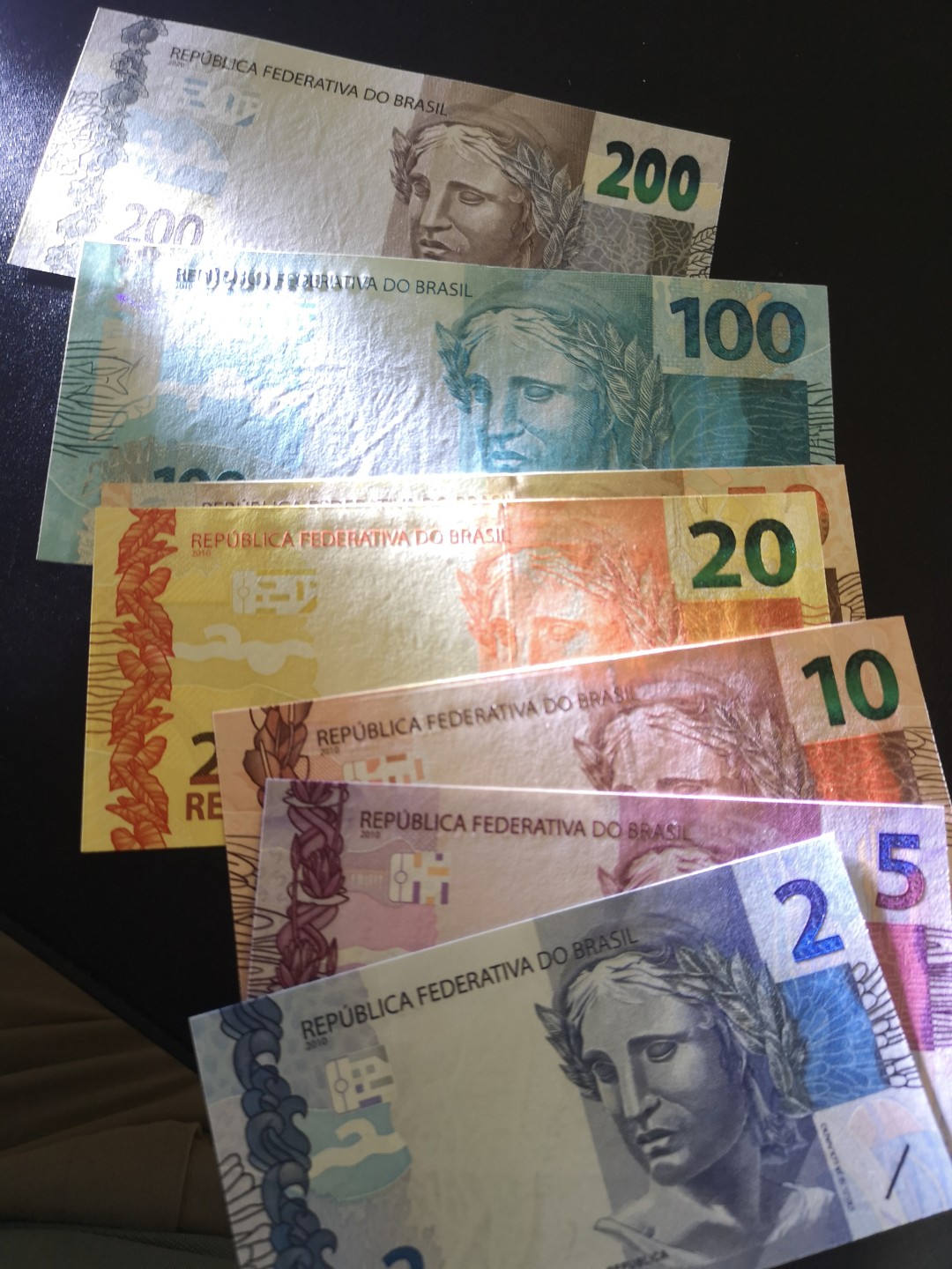 《外钞收藏家》第二百零六期 巴西一套7张 全新UNC