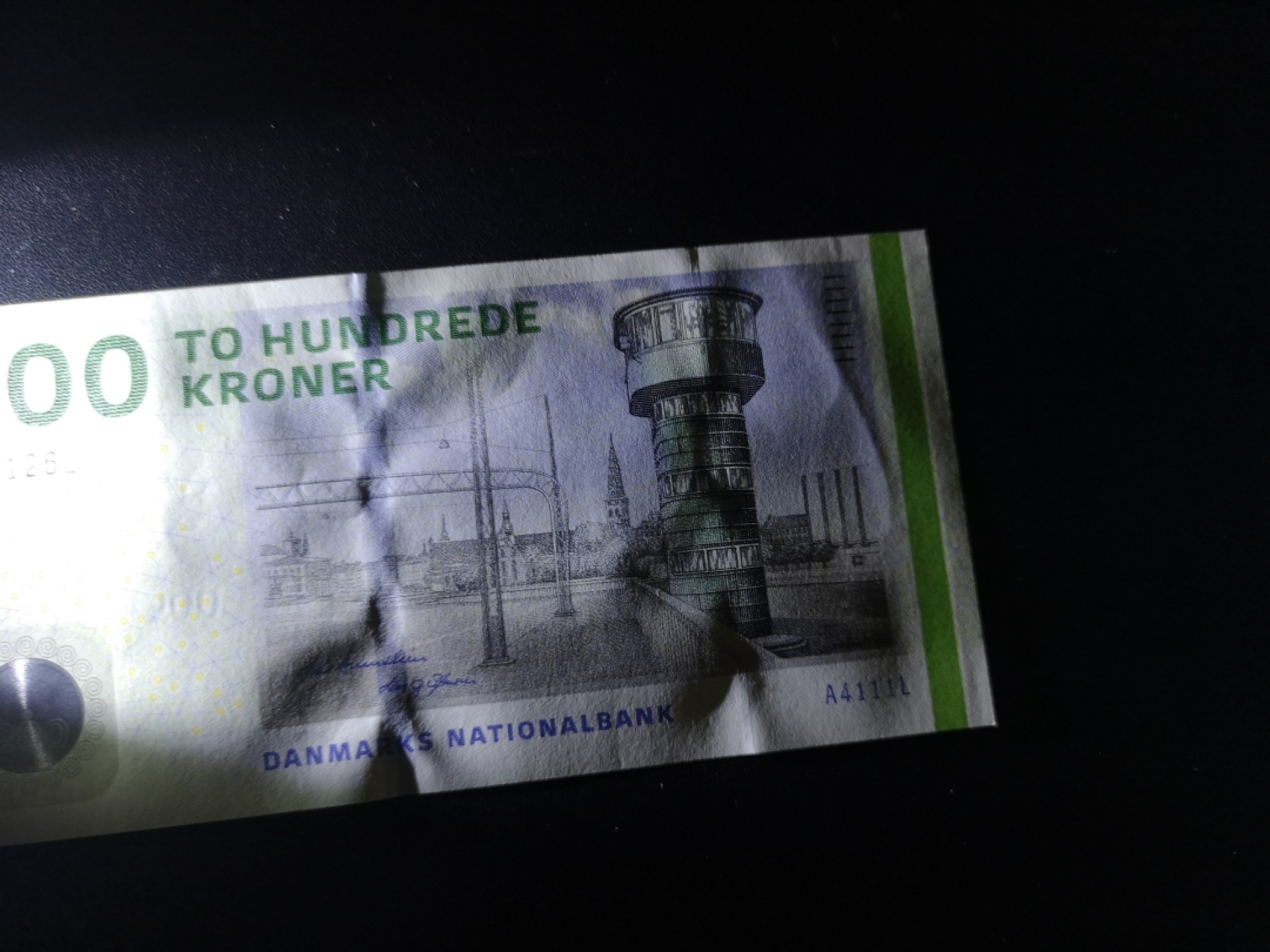 《外钞收藏家》第二百零六期 丹麦桥版200克朗 无47 全新有一道压痕 非贯穿