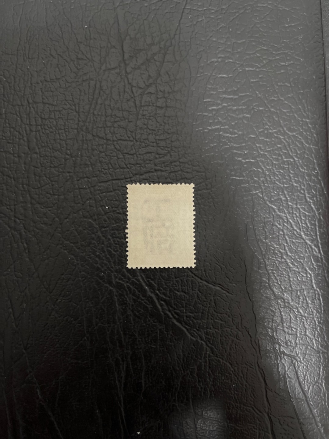 洪涛臻品 精选邮票限时拍卖第四十五期 比大清龙票还早的邮票，上海地方邮票，1分，面艳背白品好，水印清晰漂亮！终身保真！放心入手保真清朝时期文物邮票的机会！