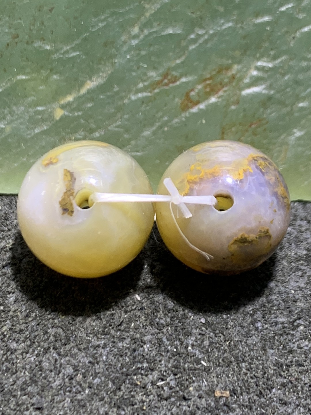 天然阜新黄金水草玛瑙腰珠一对