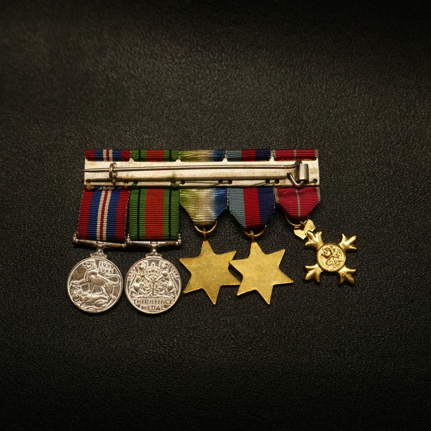 勋章奖章交易所10月6日群卖 英国军版OBE联排迷你奖章