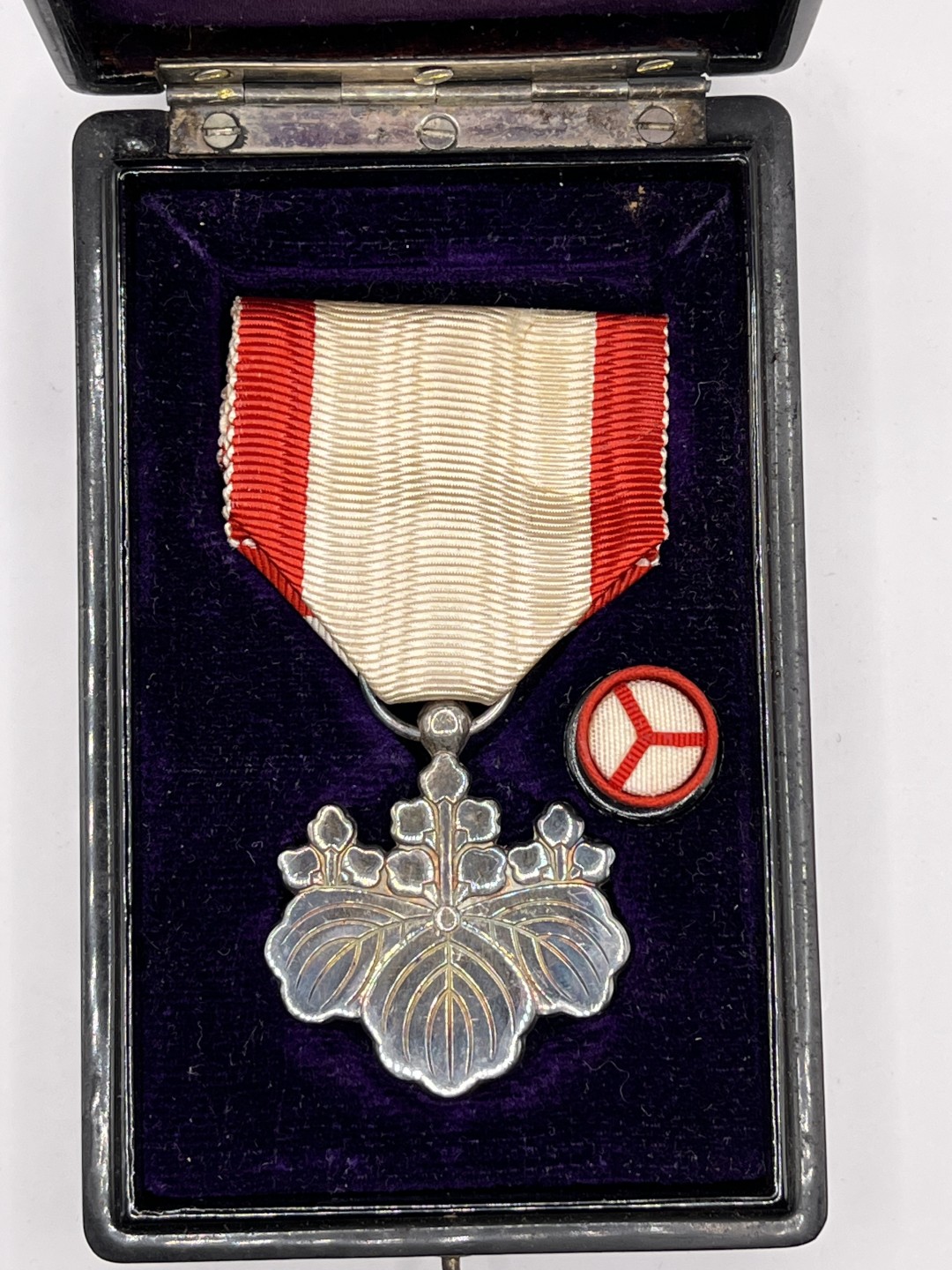 ：第四期 全场0元起拍 咸鱼国勋章拍卖专场 22年10月9日（周日）开始 牢记历史勿忘国耻 日本二战时期八等白叶章 银质带盒略