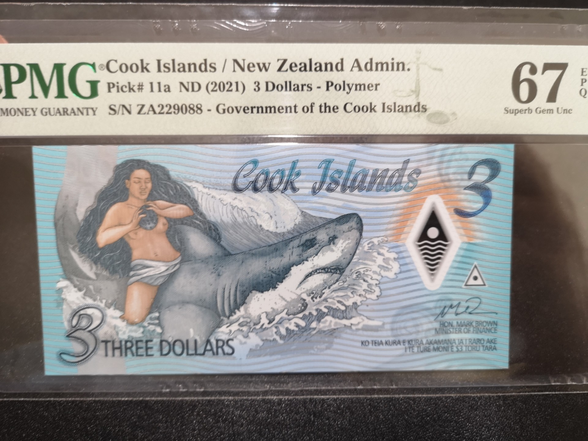 《外钞收藏家》第二百零六期 2021年库克群岛3元 PMG67 无47尾88