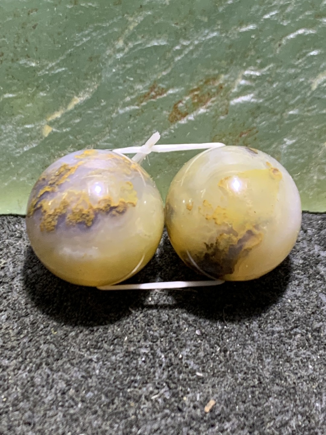 天然阜新黄金水草玛瑙腰珠一对