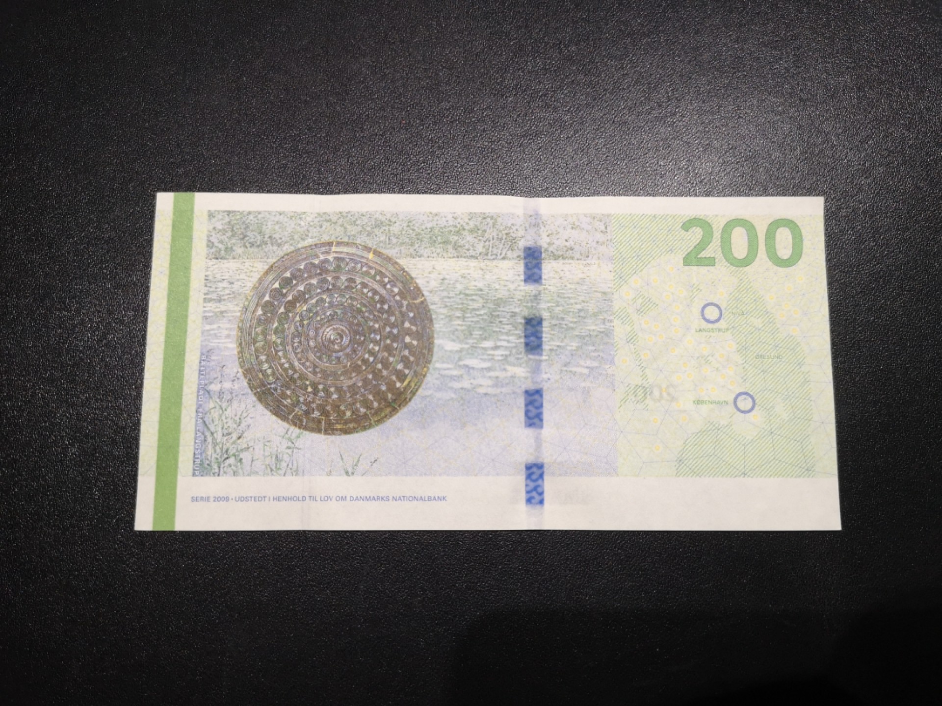 《外钞收藏家》第二百零六期 丹麦桥版200克朗 无47 全新有一道压痕 非贯穿