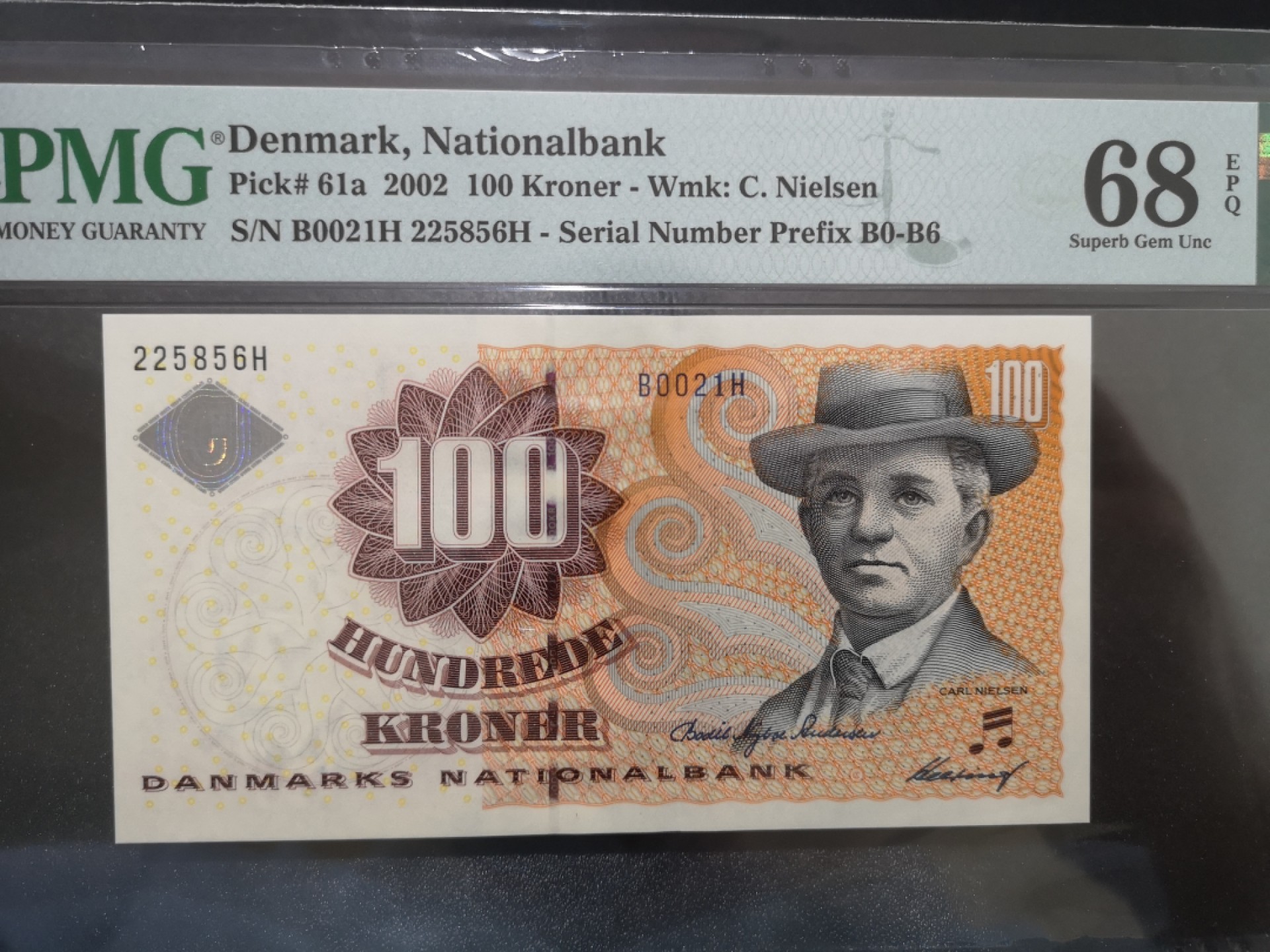 《外钞收藏家》第二百零六期 2002年丹麦浮雕版100克朗 PMG68 无47