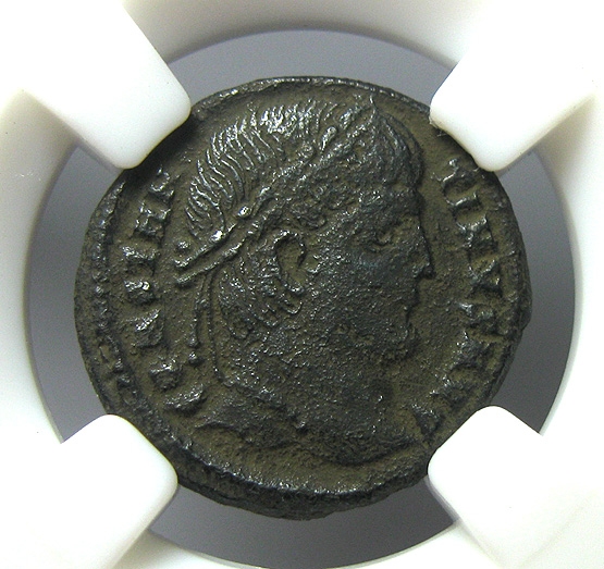 古罗马铜币,君士坦丁一世，AD307-317,军营大门,约18mm,2.92g,自打标签盒子R0910mx
