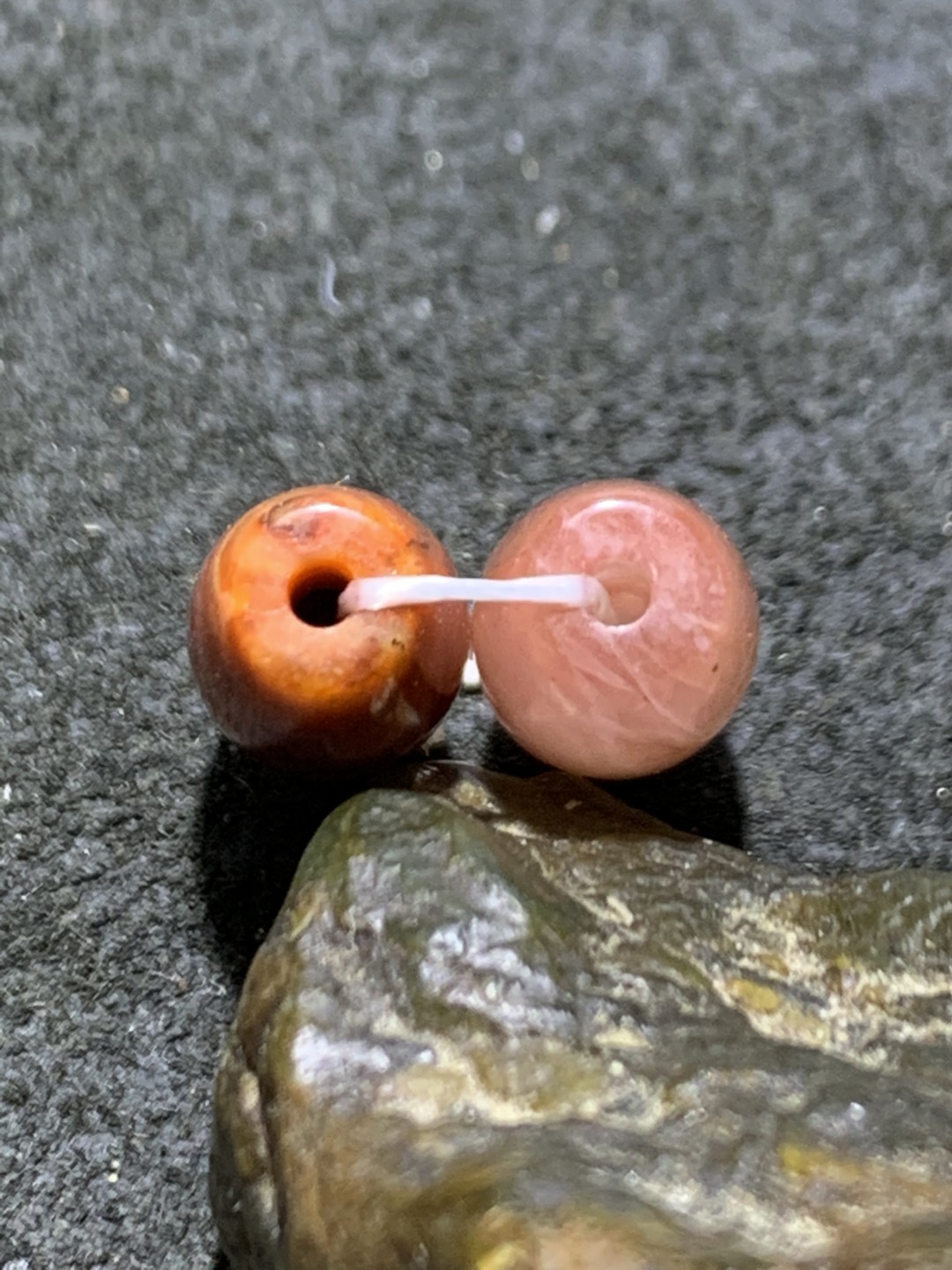 精美川料南红玛瑙桶珠一对，