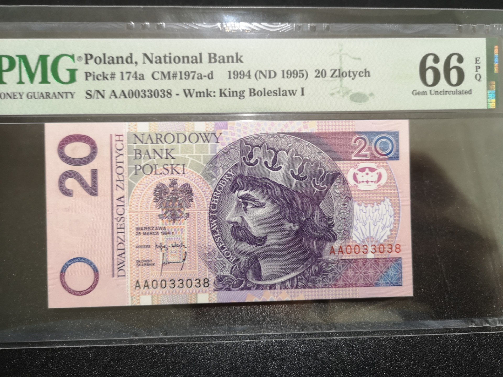 《外钞收藏家》第二百零六期 1994年波兰20 AA冠 PMG66 无47尾8