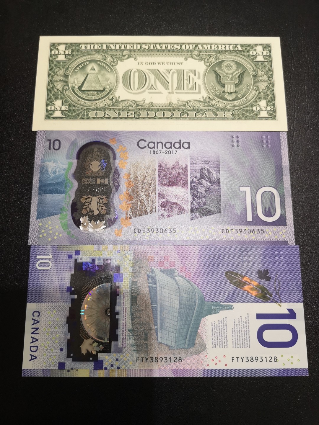 《外钞收藏家》第二百零六期 加拿大新版两张10元 1美元豹子号888 三张一起 全新UNC