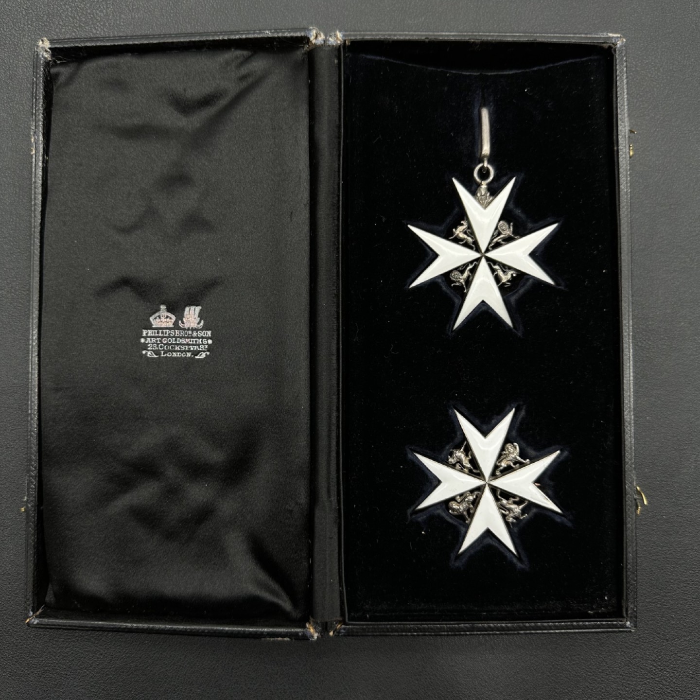 勋章交易所10月8日国庆终拍 英国大军官级圣约翰勋章