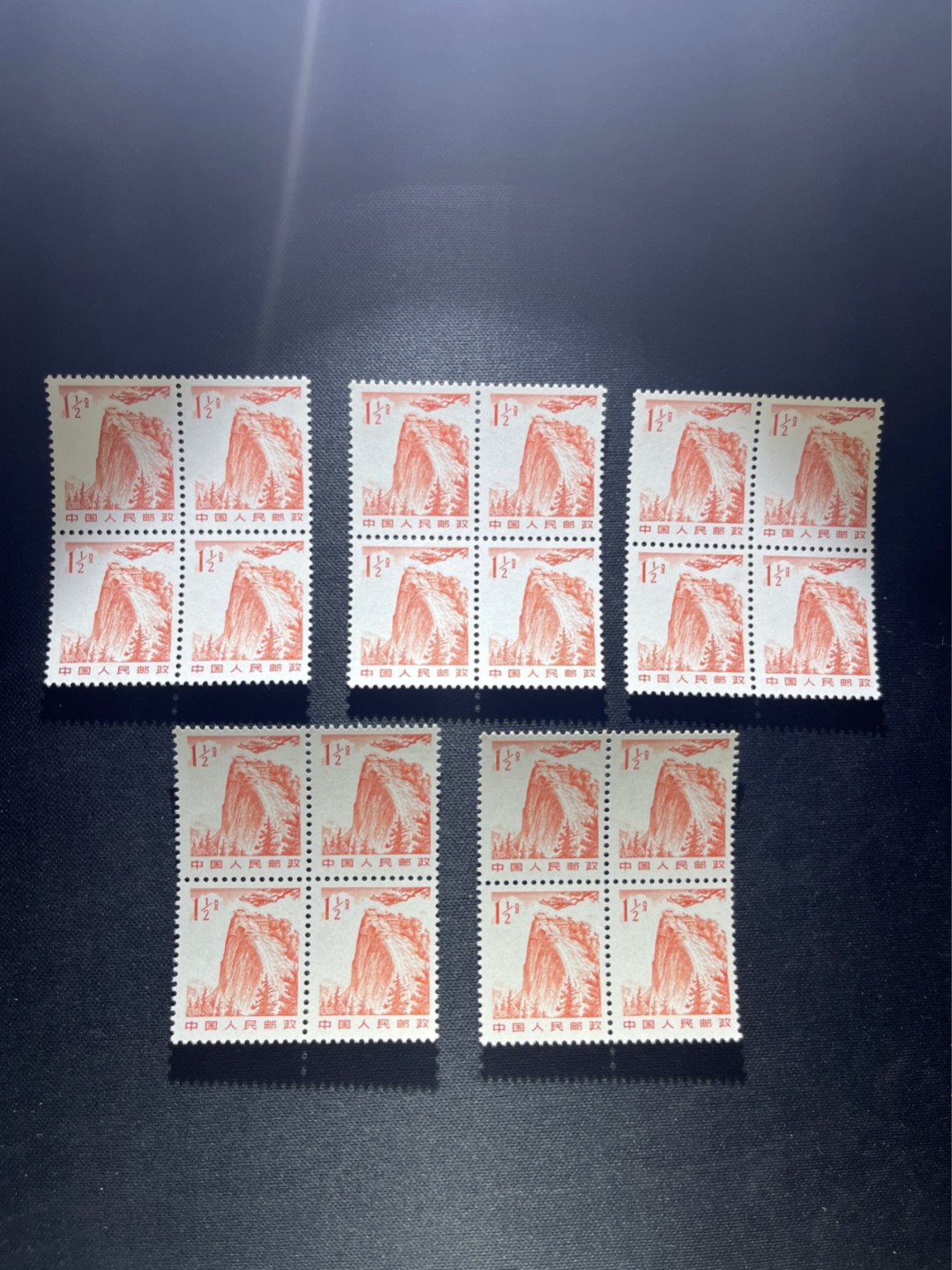 洪涛臻品 精选邮票限时拍卖第四十六期 普21 祖国风光1分半方连5组，经典小票，雕刻版非常漂亮。版撕嘎嘎绝，买到就是赚到，光线效果不理想，背面非常白，放心拍，全品可评级