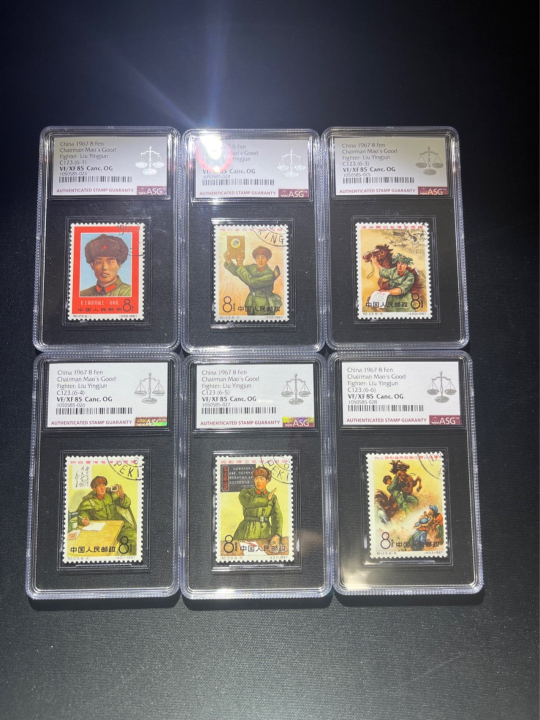 洪涛臻品批发群  精选邮票限时拍卖第九十四期 纪123刘英俊 ★盖全★ 顺戳★ASG85OG ，部分钢戳，1967年发行，非常热门的老纪特经典票，目前非顺戳成交价也要接近1000块，顺戳裸票起码一千二三，评级费五百多，一手出分，壳子完好无划痕，这点非常难得！105最严格时期出分，票状态极佳。最后一套，注意捡漏。新票价格高，盖销顺戳首选