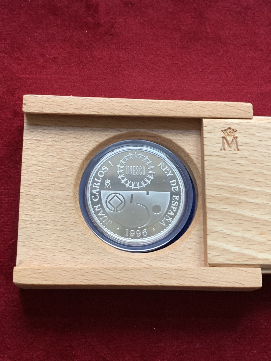 《竞宝斋》第102场-本周四 套币裸币专场（全场不限金额包邮） 原盒证书 西班牙 1996年世界古遗迹纪念 泰姬陵 2000比塞塔 精制大银币 27克