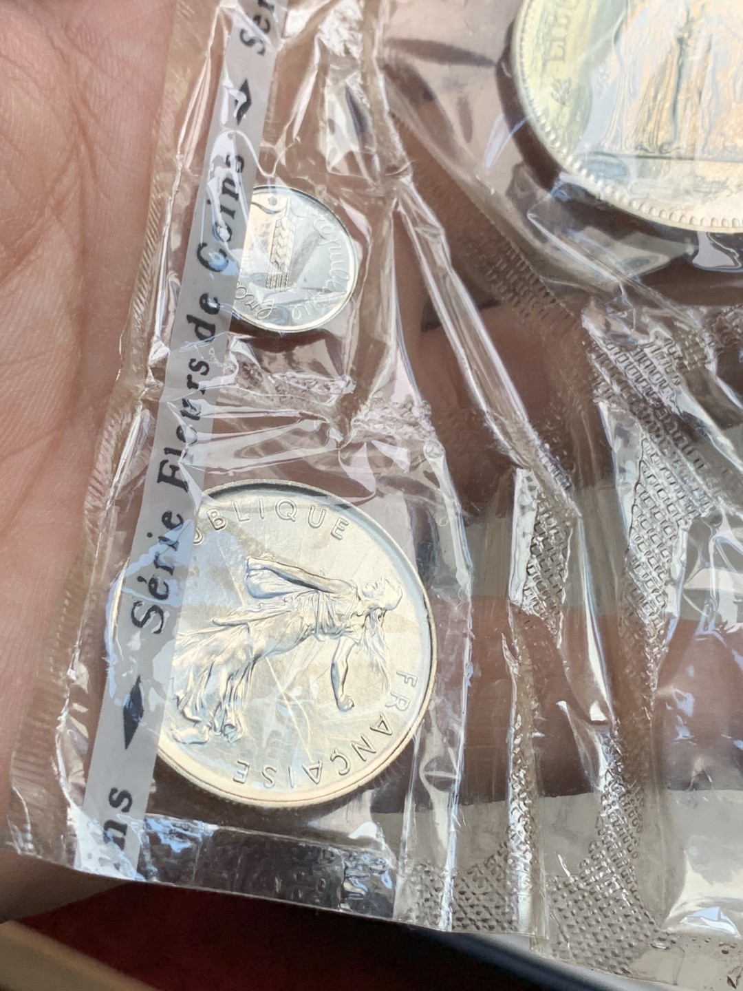 《竞宝斋》第102场-本周四 套币裸币专场（全场不限金额包邮） 原盒证书 法国1974年 封装九枚套 其中50法郎大力神是大银币 全套少见