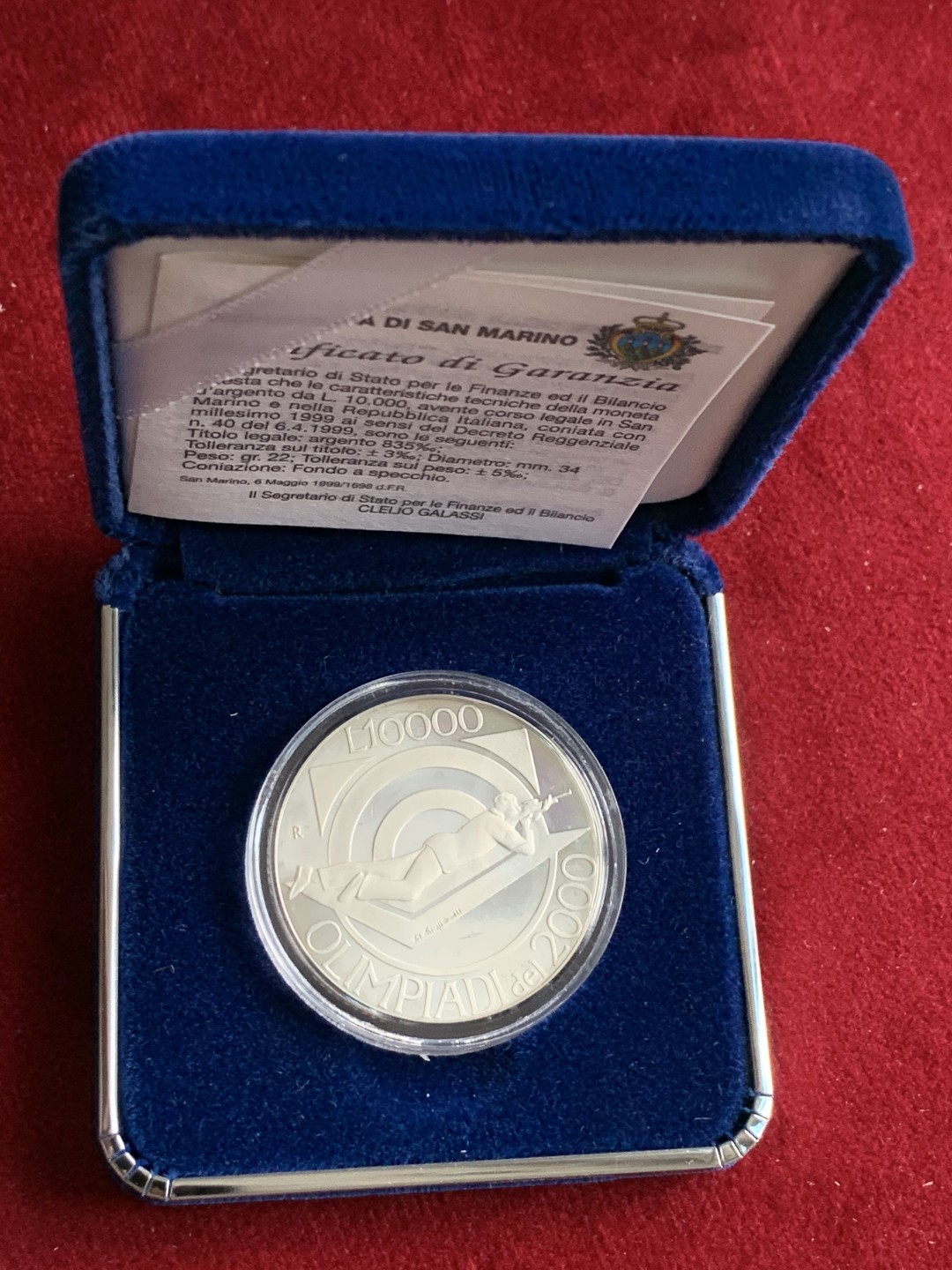 《竞宝斋》第102场-本周四 套币裸币专场（全场不限金额包邮） 原盒证书 圣马力诺1999年 射击 10000里拉精制大银币 22克