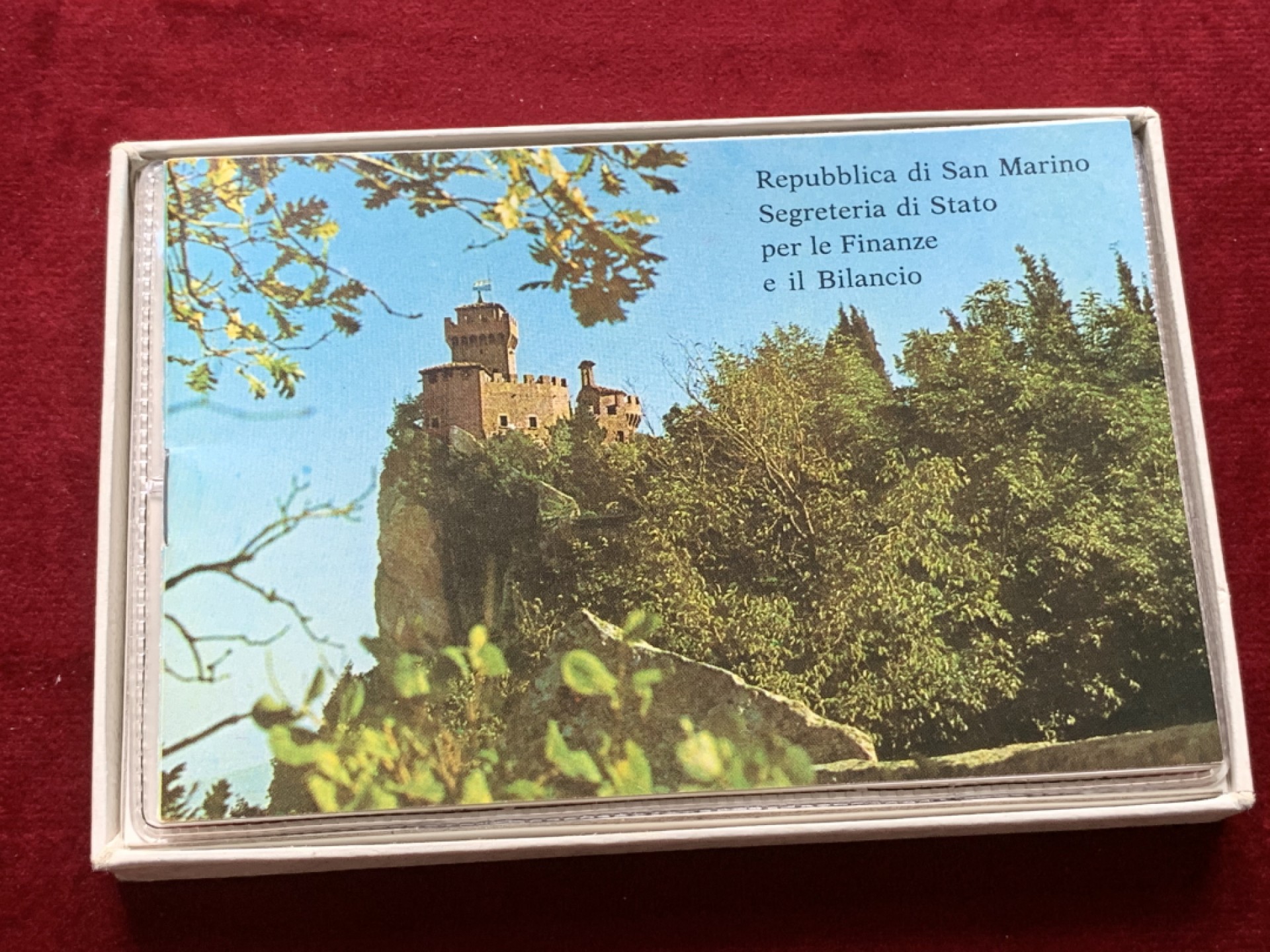 《竞宝斋》第102场-本周四 套币裸币专场（全场不限金额包邮） 原盒证书 圣马力诺1974年 早期昆虫版 5枚一组 封装套币 稀少