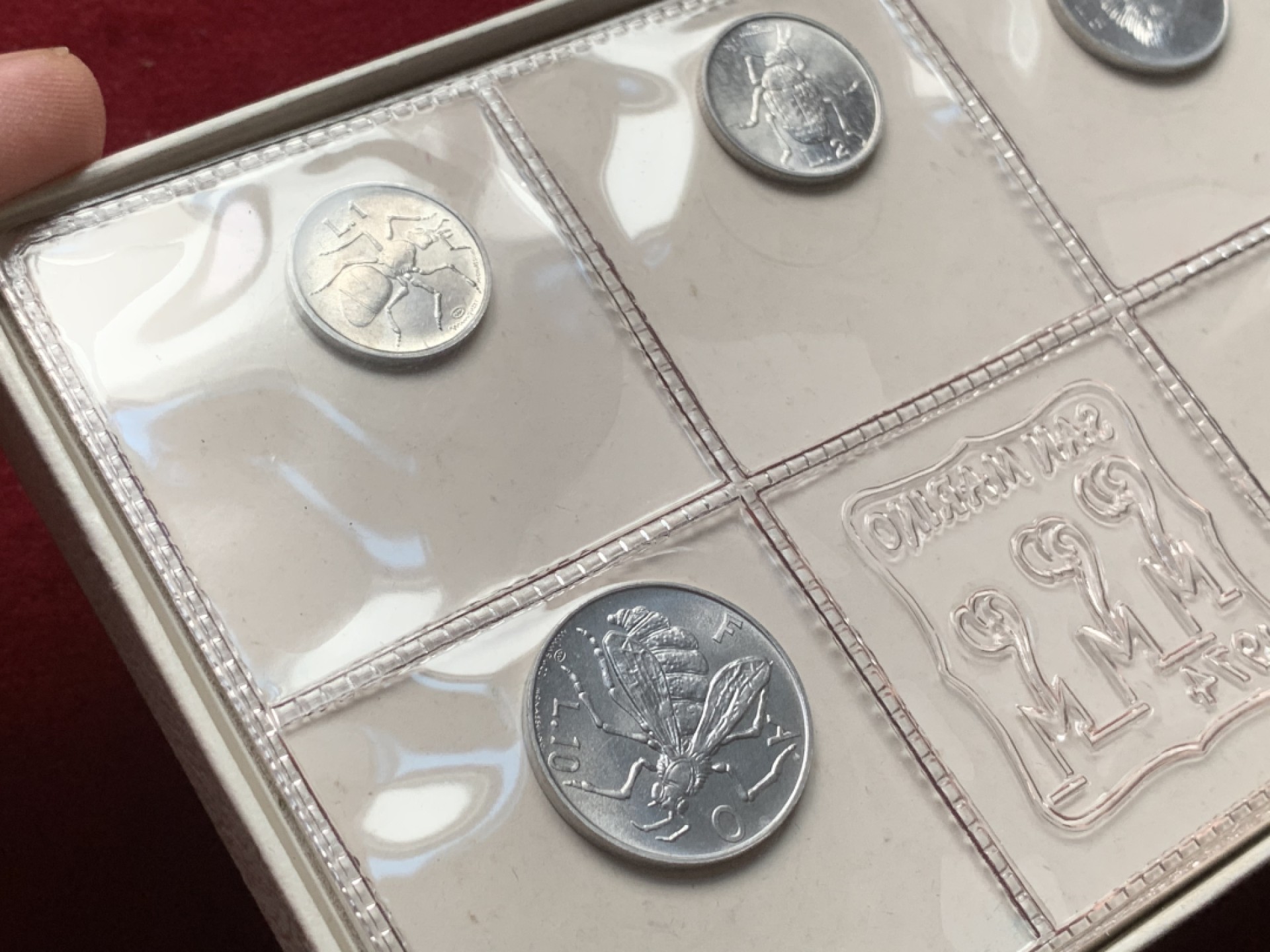 《竞宝斋》第102场-本周四 套币裸币专场（全场不限金额包邮） 原盒证书 圣马力诺1974年 早期昆虫版 5枚一组 封装套币 稀少