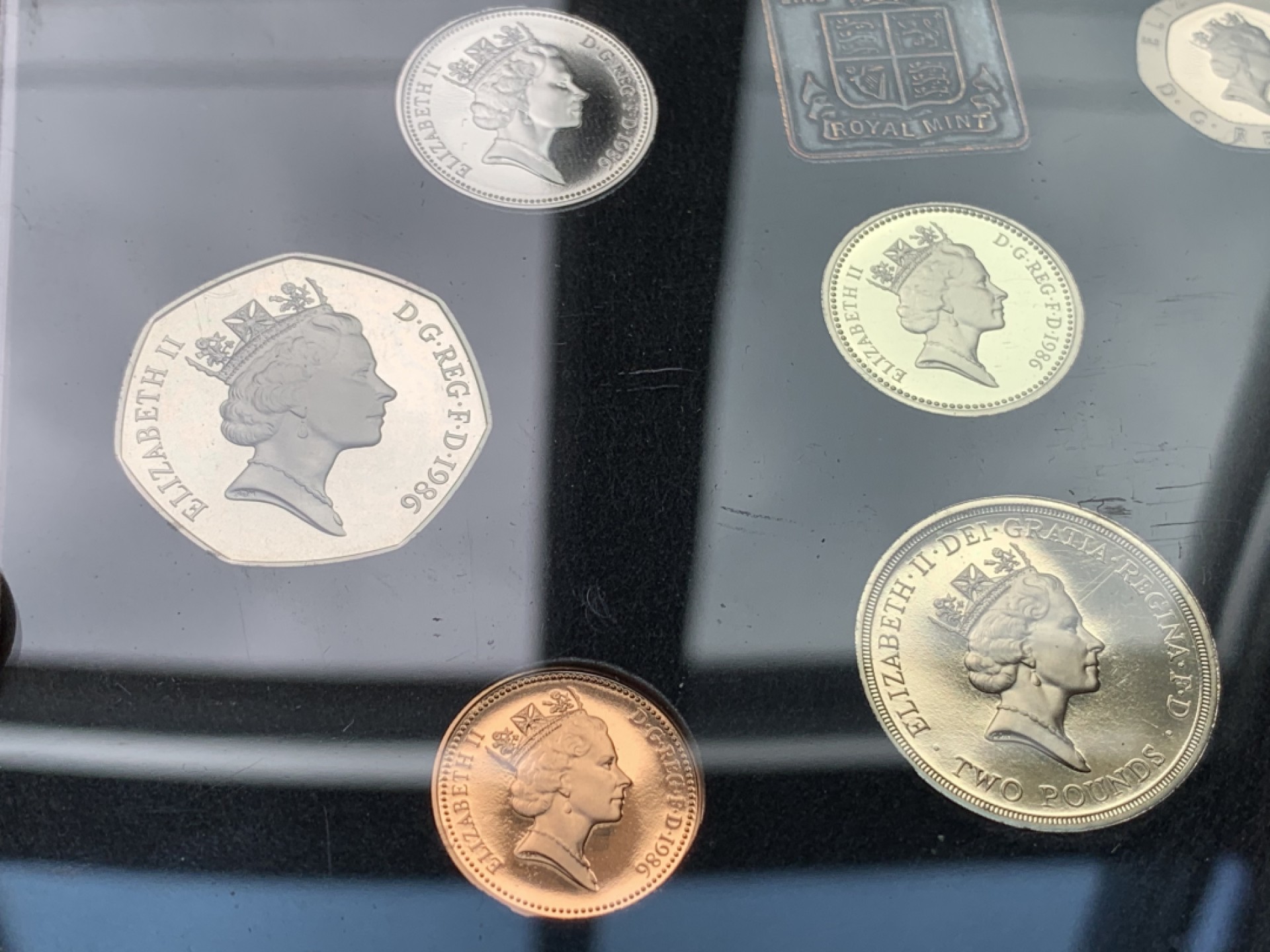 《竞宝斋》第102场-本周四 套币裸币专场（全场不限金额包邮） 英国 1986年 八枚套+一枚章 封装精制币 不同面值