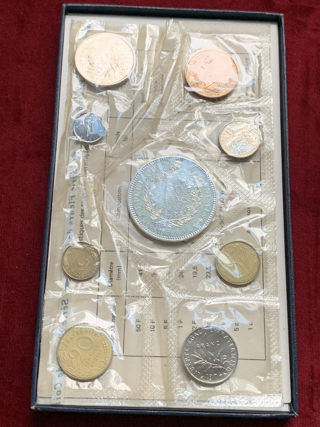 《竞宝斋》第102场-本周四 套币裸币专场（全场不限金额包邮） 原盒证书 法国1974年 封装九枚套 其中50法郎大力神是大银币 全套少见