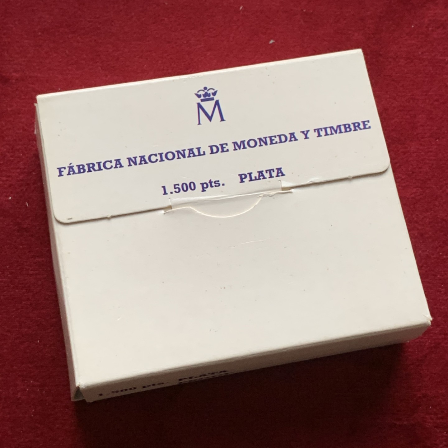 《竞宝斋》第102场-本周四 套币裸币专场（全场不限金额包邮） 原木盒 西班牙1999年 千禧年纪念 1500比塞塔精制银币 八角形 稀少品种