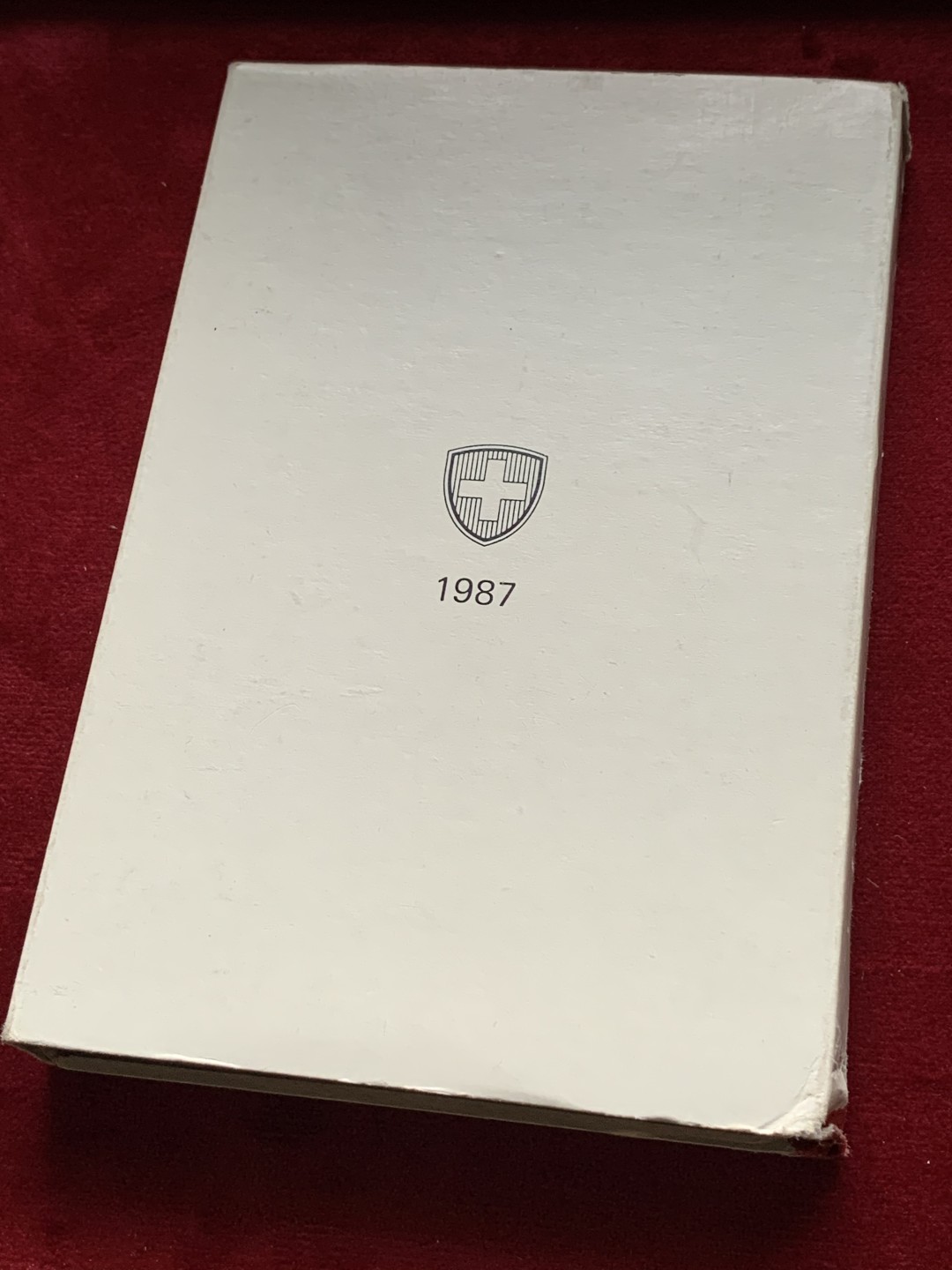 《竞宝斋》第102场-本周四 套币裸币专场（全场不限金额包邮） 封装 瑞士1987年 红本本八枚套 PROOF精制套币 带纸外壳 完美状态