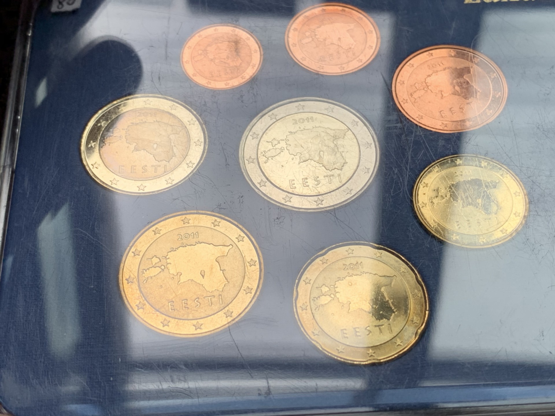 《竞宝斋》第102场-本周四 套币裸币专场（全场不限金额包邮） 爱沙尼亚2011年 欧元八枚套+一枚大章 都是BU品 塑料壳有细划
