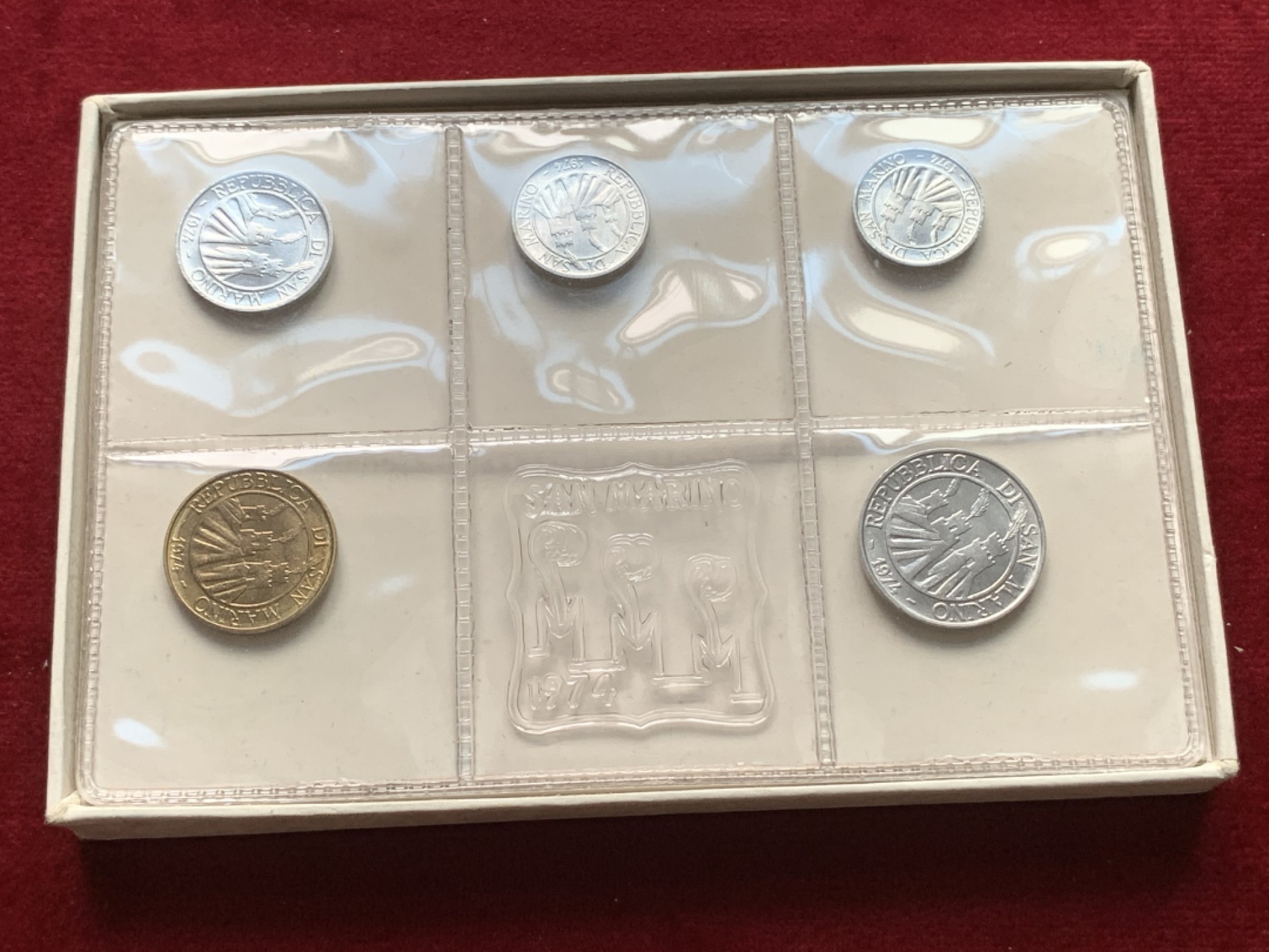 《竞宝斋》第102场-本周四 套币裸币专场（全场不限金额包邮） 原盒证书 圣马力诺1974年 早期昆虫版 5枚一组 封装套币 稀少