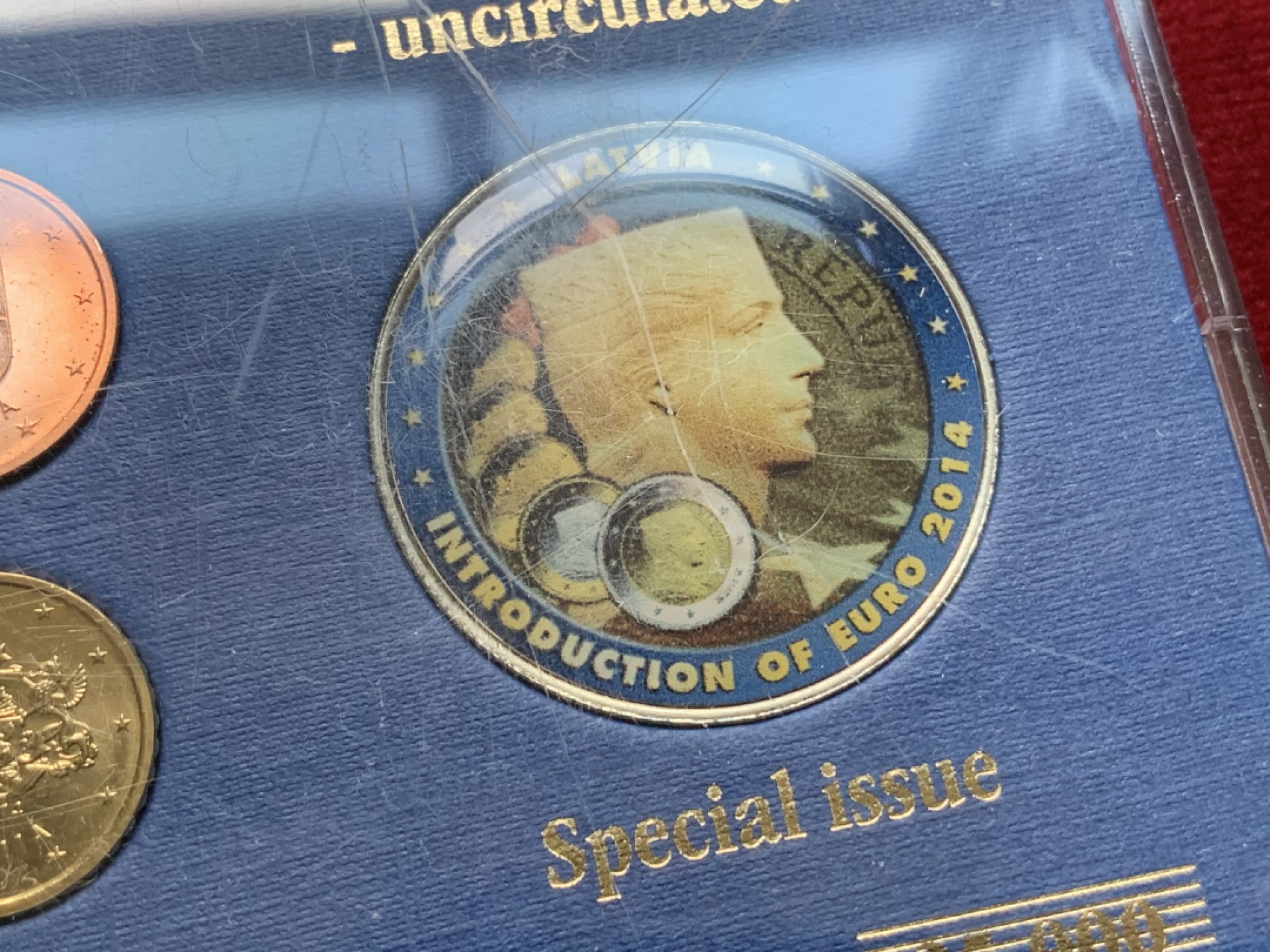 《竞宝斋》第102场-本周四 套币裸币专场（全场不限金额包邮） 拉脱维亚2014年 欧元八枚套+一枚大章 都是BU品 塑料壳有细划