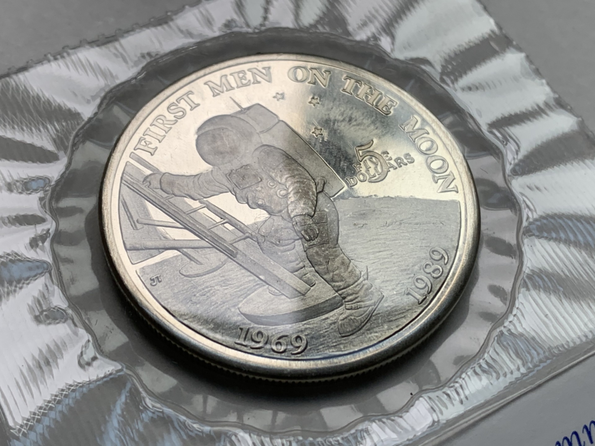 《竞宝斋》第102场-本周四 套币裸币专场（全场不限金额包邮） 卡装马绍尔群岛1989年纪念阿波罗十一登月20周年5元镍币