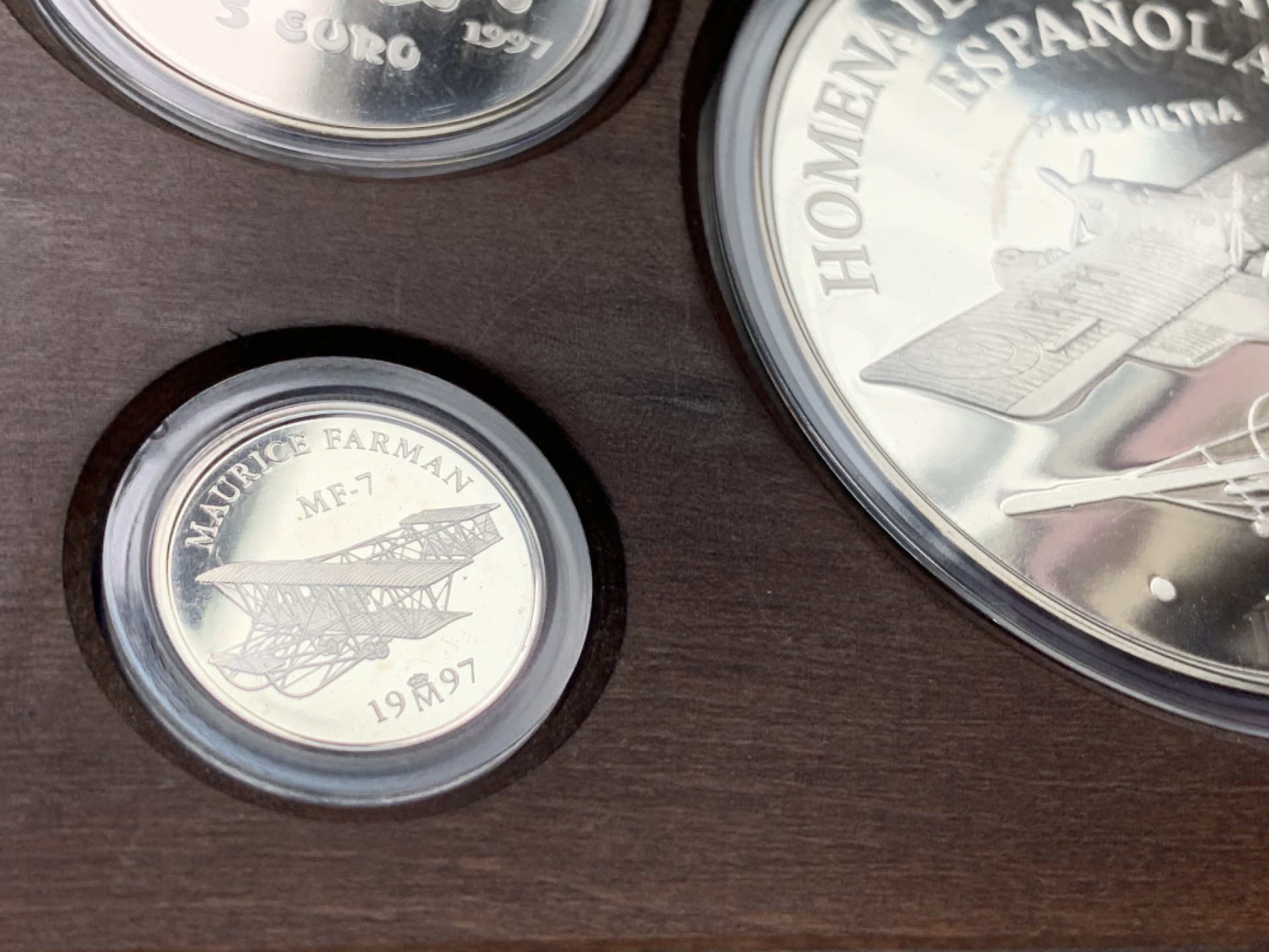 《竞宝斋》第102场-本周四 套币裸币专场（全场不限金额包邮） 原盒证书 西班牙 1997年 战斗机纪念 1/5/25Euro精制大银币 6.72/33.62/168.75克 少的空位是大金币