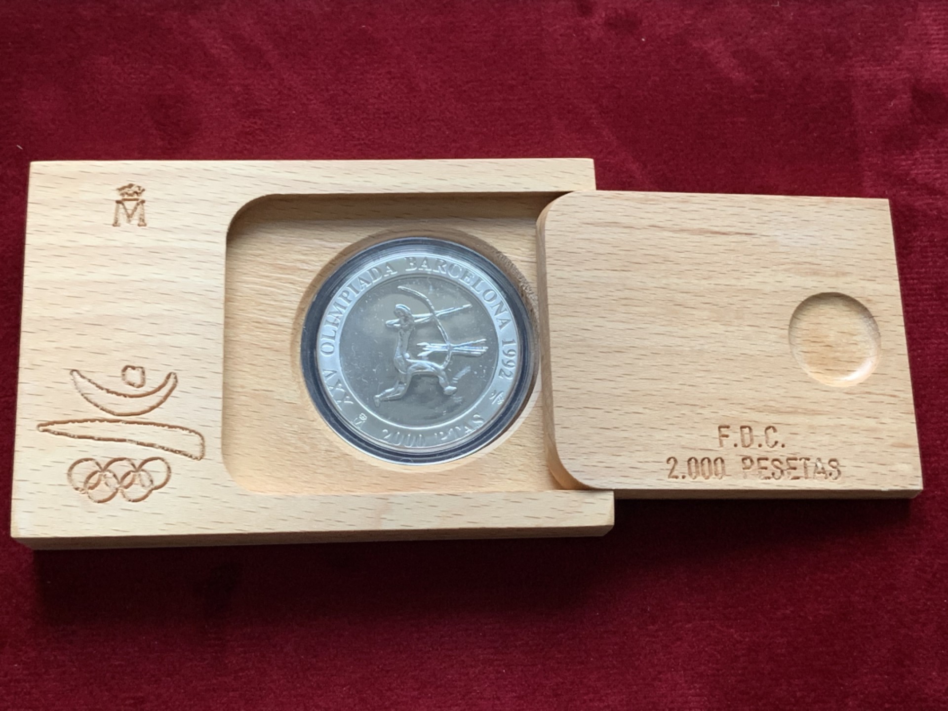 《竞宝斋》第102场-本周四 套币裸币专场（全场不限金额包邮） 原盒证书 西班牙1992年 巴塞罗那奥运射箭 2000比塞塔大银币 27克