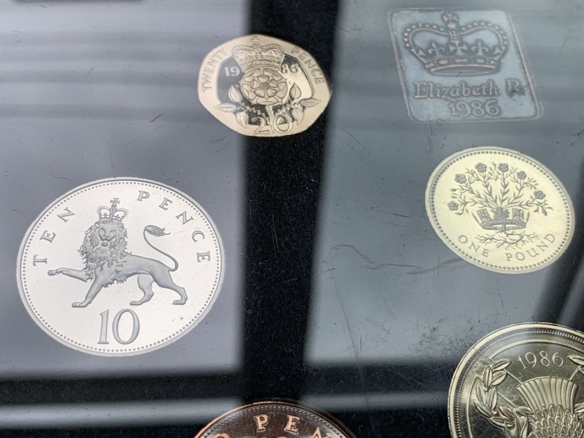 《竞宝斋》第102场-本周四 套币裸币专场（全场不限金额包邮） 英国 1986年 八枚套+一枚章 封装精制币 不同面值