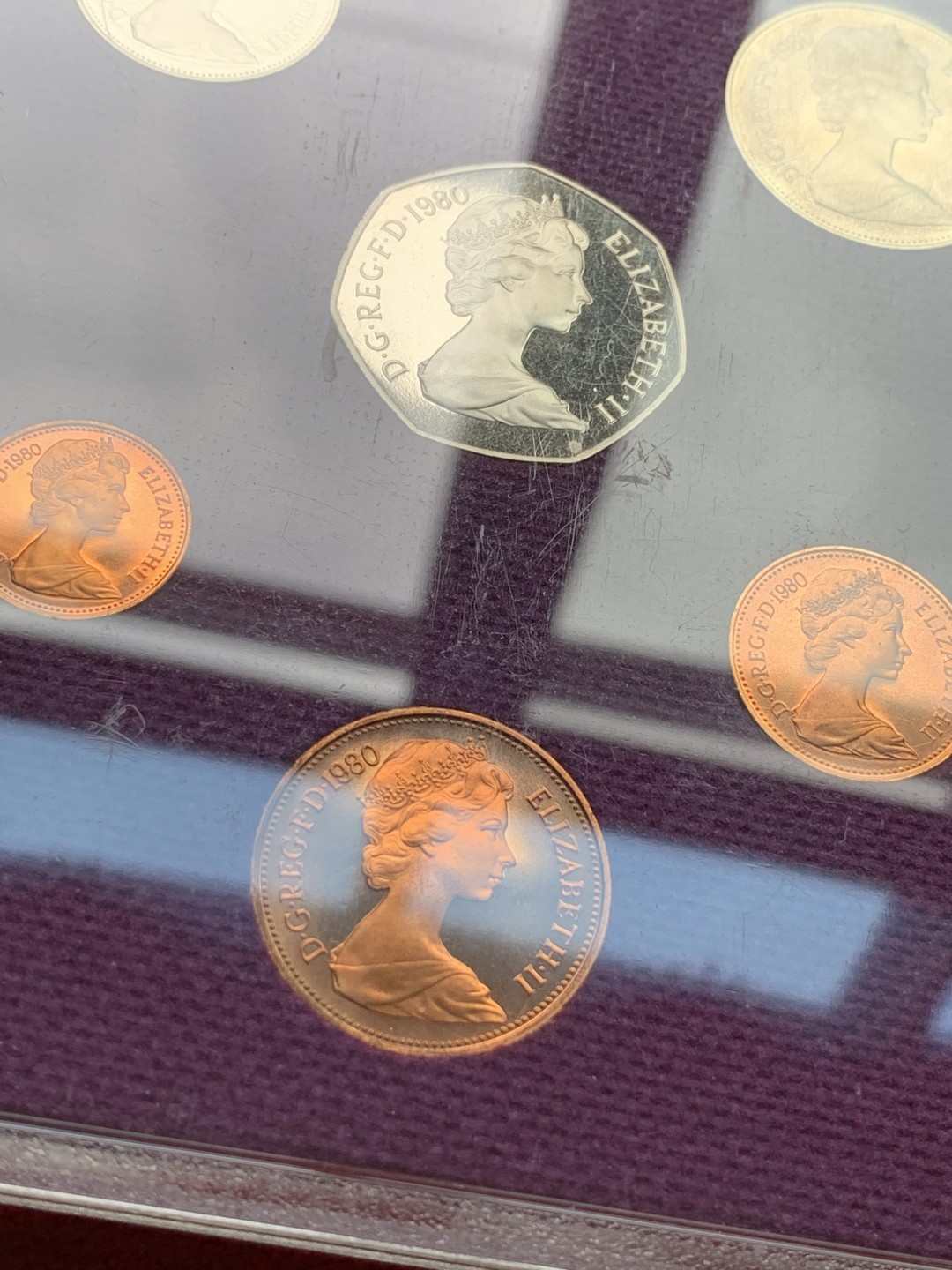 《竞宝斋》第102场-本周四 套币裸币专场（全场不限金额包邮） 英国 1980年 六枚套+一枚章 封装精制币 不同面值