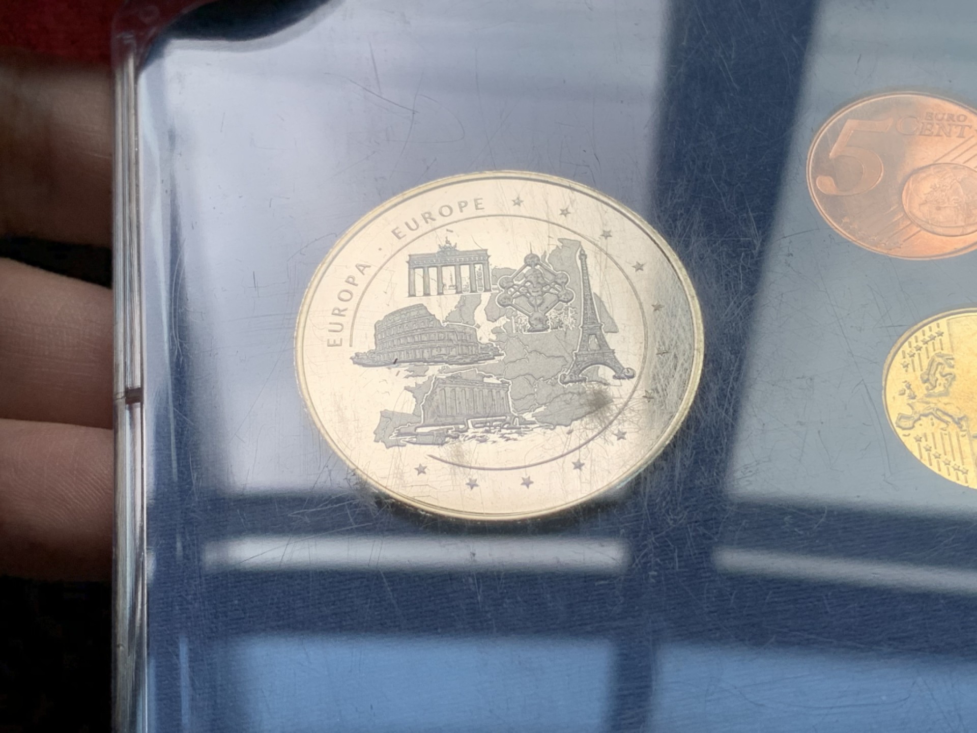 《竞宝斋》第102场-本周四 套币裸币专场（全场不限金额包邮） 爱沙尼亚2011年 欧元八枚套+一枚大章 都是BU品 塑料壳有细划