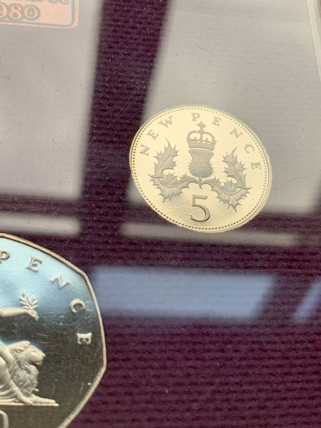 《竞宝斋》第102场-本周四 套币裸币专场（全场不限金额包邮） 英国 1980年 六枚套+一枚章 封装精制币 不同面值