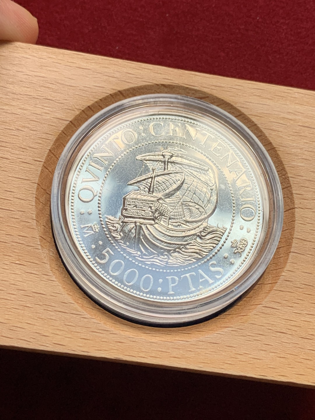 《竞宝斋》第102场-本周四 套币裸币专场（全场不限金额包邮） 原盒证书 西班牙1989年 发现美洲新大陆500周年纪念 5000比塞塔 大银币54克