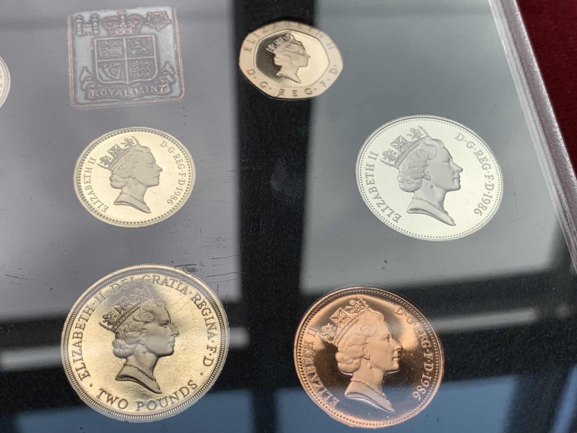 《竞宝斋》第102场-本周四 套币裸币专场（全场不限金额包邮） 英国 1986年 八枚套+一枚章 封装精制币 不同面值